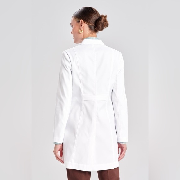 Medelita Women's Rebecca Slim Fit 33 1/4" Lab Coat size 6. Excellent condition! - Picture 3 of 8